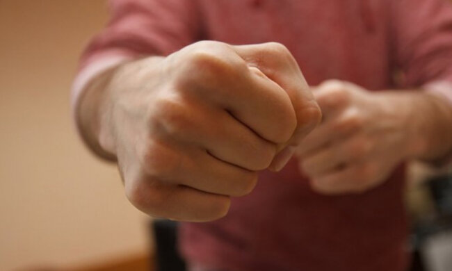 У Києві поліцейські затримали двох правопорушників, які побили 19-річного хлопця