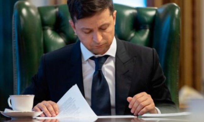 Банкова натякнула: закон про імпічмент не підпишуть