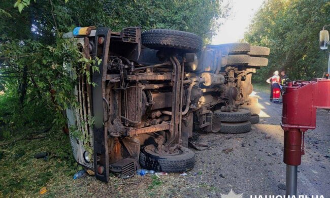 На Київщині внаслідок ДТП спричиненої водієм вантажівки, який був під дією наркотиків та алкоголю, загинув його власний 9-річний син — поліція