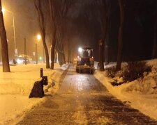 Київ засипає: понад 260 спецмашин кинуто на штурм засніжених вулиць!