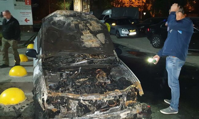 Вночі спалили авто знімальної групи журналістських розслідувань Схеми