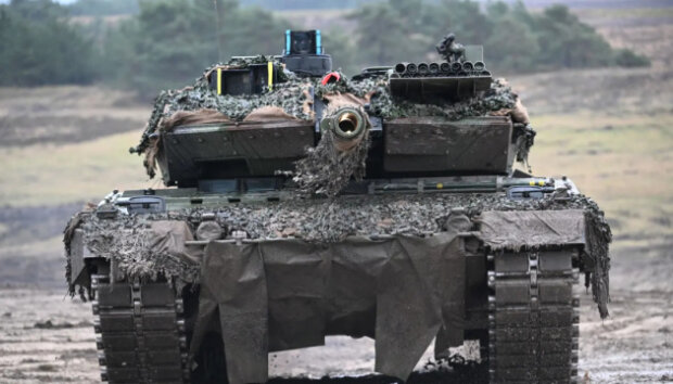 Із західних танків в Україні вже є «Леопарди» і «Челленджери» – Резніков