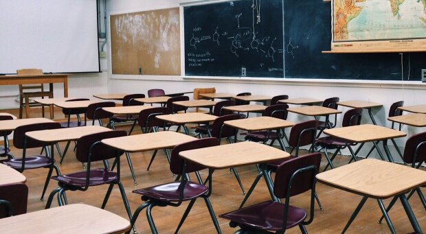 Підозрюють антисептик: в школі на Солом’янці отруїлись діти