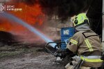 Трагедія на Київщині: окупанти атакували дронами харчове підприємство в Броварському районі, під завалами шукають людей
