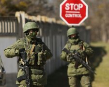 У Херсонській області окупанти ловлять людей на вулиці та силою змушують “голосувати”