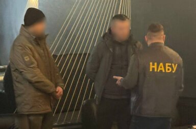 Спецоперація НАБУ: посадовця СБУ викрили на хабарі у $68 тисяч за фейкову «багатодітність»