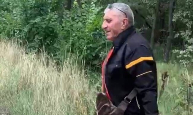 Небайдужий киянин змусив водія забрати назад шини, які той викинув у ліс