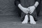 Про які хвороби сигналізує поколювання та біль в руках та ногах