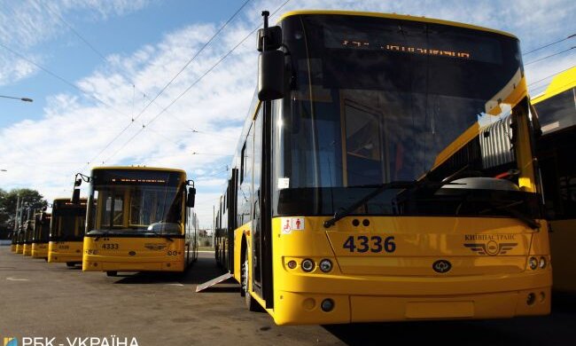 У тролейбусі Києва продають скасовані квитки