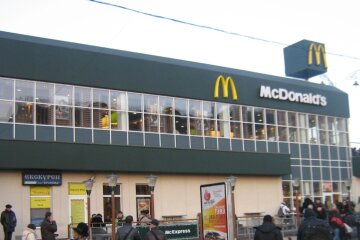 На столичному Центральному вокзалі зачинили на ремонт McDonald's