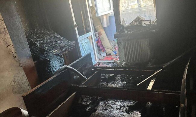 Фатальна звичка: на Київщині 80-річний дідусь згорів у власному домі