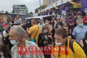 Не вірять владі: на книжковому ринку Петрівка протестують проти його зносу (відео)