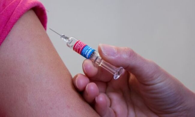 Ще в одному столичному ТРЦ відкрили пункт COVID-вакцинації
