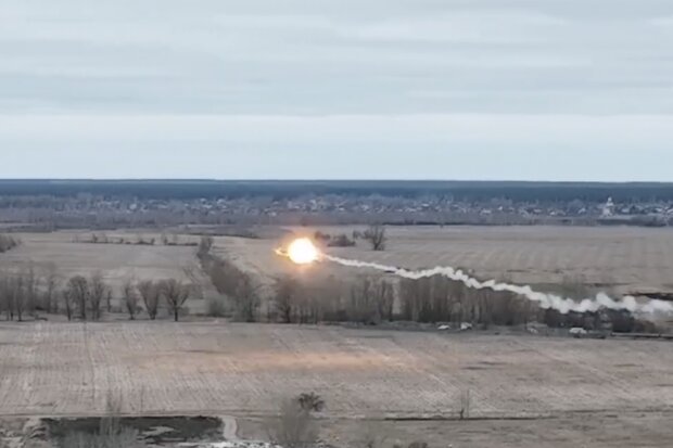 Українські захисники перетворили на попіл ще один російський штурмовик і один гелікоптер