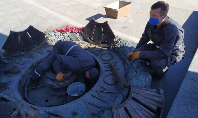 В Києві закидали сміттям Вічний вогонь