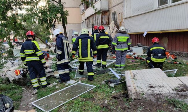 Вибух на Позняках: рятувальники дістали з-під завалів дитину