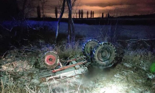 Під Києвом перекинувся трактор, у ДТП є жертви