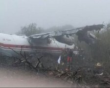 На Львівщині впав вантажний літак (фото аварії)