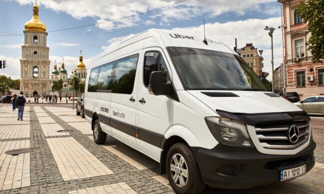 Маршрутники столиці вимагають заборонити Uber Shuttle
