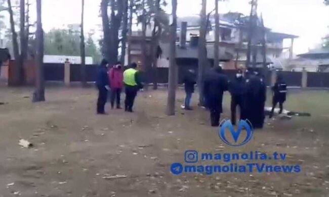 На Троєщині у Києві в лісі знайшли тіло жінки (відео)