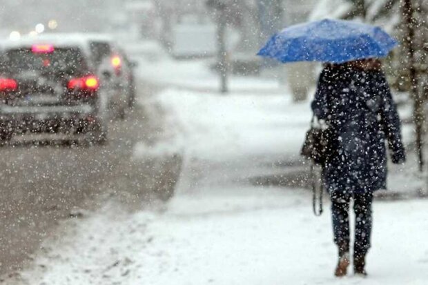 Мокрий сніг, дощ та ожеледиця: у Києві очікується різке погіршення погоди
