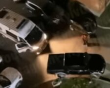 На Позняках швидка допомога не змогла проїхати через героїв парковки (відео)