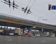 Тріснутий міст на київських Нивках почали ремонтувати