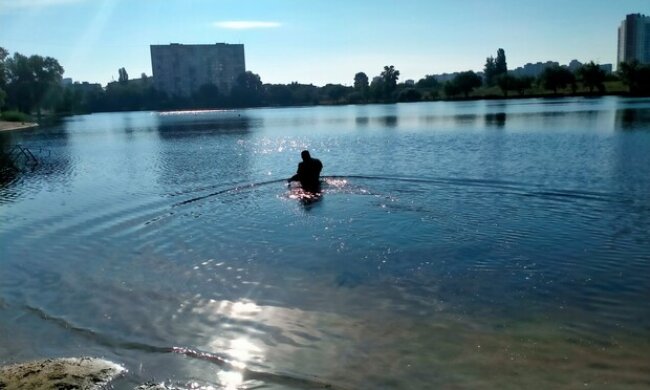 У київському озері знайшли тіло жінки