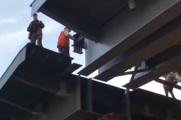 Кличко показав, як монтують прогін Шулявського мосту (відео)