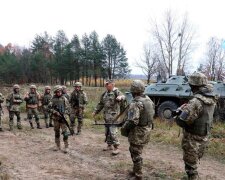 З позицій, що погрожує обстріляти ДНР, відвели бійців, закопують траншеї