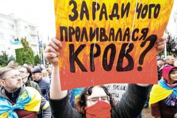 10 тисяч українців вийшли на майдан Незалежності