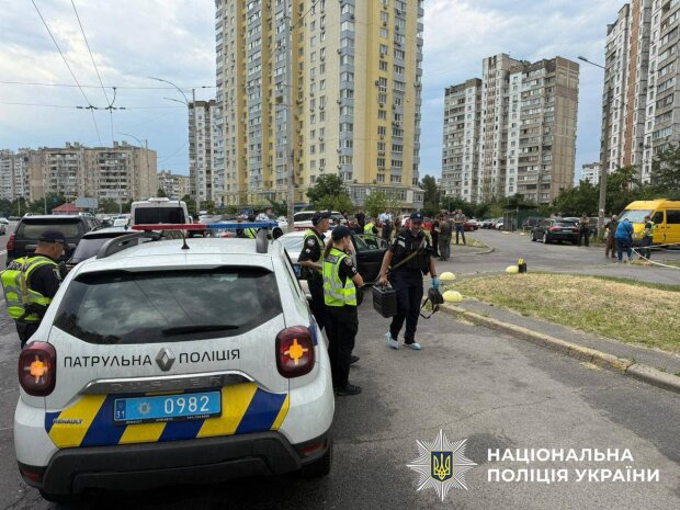 Рано вранці у Києві застрелили чоловіка прямо у авто посеред вулиці — поліція шукає стрільця