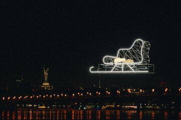 Новорічне диво. Над Києвом кружляли санчата Санти (відео)