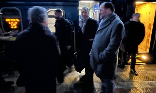 До Києва прибув глава МЗС Португалії Жоау Гомеш Кравінью та міністр освіти Жоау Коста