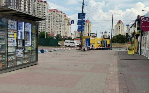 Підозріла валіза біля станції Мінська вибухнула (відео)