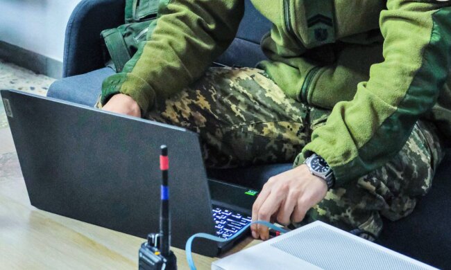 Грошова допомога без черг: Київ запустив електронні заяви для поранених військових та студентів-захисників
