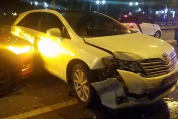 У Києві сталася масова аварія за участю українського боксера (відео)
