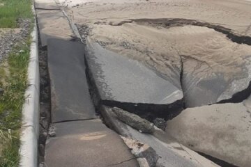 На вулиці Гетьмана на проїжджій частині провалився асфальт