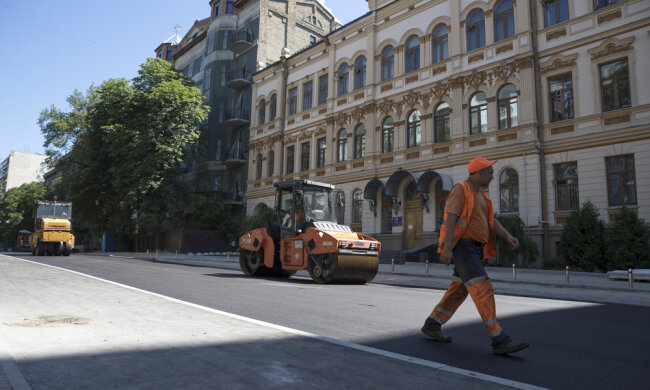 Відкривають рух оновленою частиною вулиці Івана Франка: що зроблено (фото, відео)  