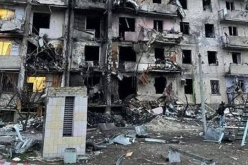 Геращенко показав наслідки нічного обстрілу Києва за денного світла