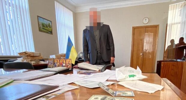 Спіймали на гарячому: на Київщині міського голову затримали на хабарі