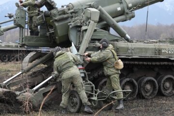 Влучили у двір житлового будинку: російські окупанти обстріляли село на Донеччині