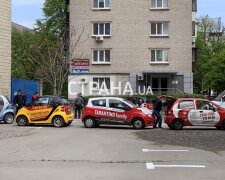 Машини з піцею проти комунальників: в Києві не дали демонтувати МАФ