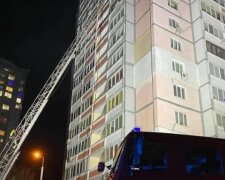 У Києві вночі спалахнула пожежа у 16-поверховому будинку