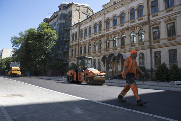 Відкривають рух оновленою частиною вулиці Івана Франка: що зроблено (фото, відео)  
