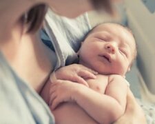 Два дні від народження: у Києві коронавірус виявили у немовляти