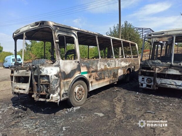 У Золотоноші вночі підпалили АТП: згоріло 12 автобусів (фото)