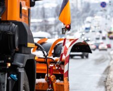 Київ у полоні снігу та морозів: понад 4 000 комунальників розчищають місто — КМДА