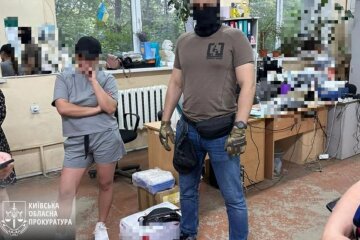 У контрабанді канабісу з Таїланду під виглядом чаю підозрюється мешканка Києва - прокуратура