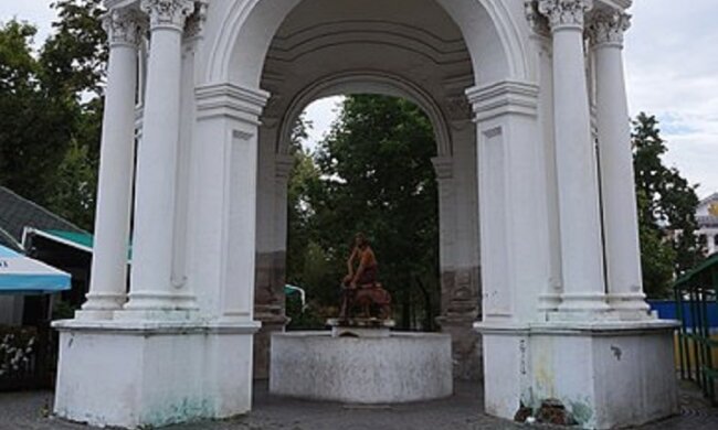 На Подолі за 2,5 мільйона почали спасати Самсона